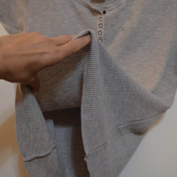 NO BOUNDARIES TM Stretch Knit Grey Short Sleeves 1/4 Snaps Juniors L (11/13) - Picture 3 of 5